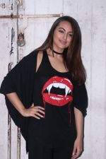 Sonakshi Sinha at the promotions of Force 2 on 25th Nov 2016 (21)_583852042373c.jpg