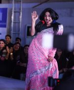 at Archana Kochhar fashion show in Mumbai on 25th Nov 2016 (65)_58396ec070fad.jpg