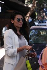 Mandana Karimi snapped in Mumbai on 28th Nov 2016 (7)_583d1860a886c.jpg