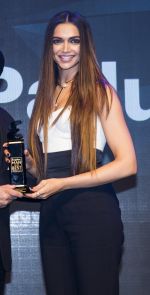 Deepika Padukone at Esquire Man at his best awards on 30th Nov 2016 (3)_583fc98bce55b.jpg