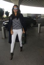 Esha Gupta snapped at airport on 30th Nov 2016 (98)_583fc8dfb1e60.JPG