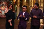Sanjeev Kapoor, Surveen Chawla and Mudassar Khan grace the stage of COmedy Nights Bachao Taaza  (11)_58411462bc2a0.jpg