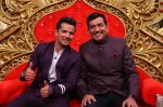 Sanjeev Kapoor, Surveen Chawla and Mudassar Khan grace the stage of COmedy Nights Bachao Taaza  (2)_584114931418c.jpg