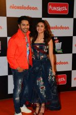 Alia Bhatt, Varun Dhawan at Nickelodeon_s Kids Choice Awards on 5th Dec 2016 (34)_584660f57a6d6.jpg