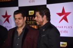 Salman Khan, Shahrukh Khan at 22nd Star Screen Awards 2016 on 4th Dec 2016 (1050)_58465e08badee.JPG