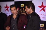 Salman Khan, Shahrukh Khan at 22nd Star Screen Awards 2016 on 4th Dec 2016 (1074)_58465e106ed9c.JPG
