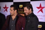 Salman Khan, Shahrukh Khan at 22nd Star Screen Awards 2016 on 4th Dec 2016 (1079)_58465e5344f78.JPG