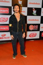 Tiger Shroff at Nickelodeon_s Kids Choice Awards on 5th Dec 2016 (35)_5846611b5e07d.jpg