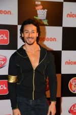 Tiger Shroff at Nickelodeon_s Kids Choice Awards on 5th Dec 2016 (37)_5846611c8a869.jpg