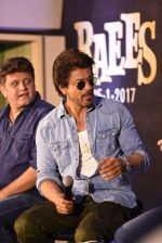 Shahrukh Khan at Raes trailer launch on 7th Dec 2016 (127)_58490de091873.JPG