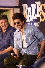 Shahrukh Khan at Raes trailer launch on 7th Dec 2016 (129)_58490de1c92de.JPG