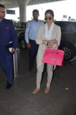 Sridevi snapped at airport on 7th Dec 2016 (11)_584906e420ee6.JPG