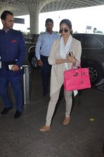 Sridevi snapped at airport on 7th Dec 2016 (12)_584906e4aed0e.JPG