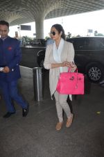 Sridevi snapped at airport on 7th Dec 2016 (14)_584906e5d48c1.JPG