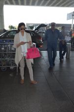 Sridevi snapped at airport on 7th Dec 2016 (16)_584906e7259a7.JPG