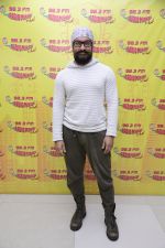 Aamir Khan at Radio Mirchi studio to promote Dangal on 8th Dec 2016 (3)_584a40071eb88.JPG