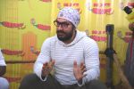 Aamir Khan at Radio Mirchi studio to promote Dangal on 8th Dec 2016 (4)_584a400915320.JPG