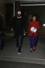 Ranveer Singh return from Dubai on 8th Dec 2016 (1)_584a4f281367b.jpg