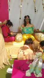 Kishwer Merchant_s Mehendi Function on 15th Dec 2016 (6)_58538e837a49b.jpg