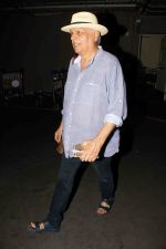 Mahesh Bhatt snapped at airport on 15th Dec 2016 (10)_5853ab7486a36.jpg