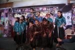 Aditya Roy Kapoor jams with a cancer affected children at Tata Memorial Hospital (3)_58577f7ee60be.JPG