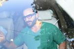 Saif Ali Khan at breach candy hospital to meet Kareena on 20th Dec 2016 (11)_585a1b661e5f4.jpg