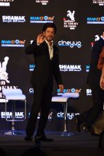 Shah Rukh Khan at a press meet to announce Indian Academy Awards on 21st Dec 2016 (1)_585b8a27bbc14.JPG