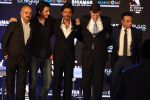 Shah Rukh Khan at a press meet to announce Indian Academy Awards on 21st Dec 2016 (51)_585b8a3dd0b3b.JPG
