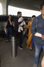 Shahid Kapoor snapped at airport on 22nd Dec 2016 (67)_585cd01b9845d.JPG