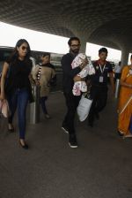 Shahid Kapoor snapped at airport on 22nd Dec 2016 (71)_585cd01e02ab6.JPG
