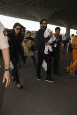Shahid Kapoor snapped at airport on 22nd Dec 2016 (72)_585cd01e9a194.JPG