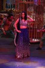 Sunny Leone and her husband Daniel Weber on the sets of The Kapil Sharma Show on 24th Dec 2016 (3)_5860c1418c1ed.jpg