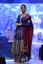 Model at Anju Modi Luxury Festive 2017 collection on 29th Dec 2016 (85)_5866061a5a42b.JPG
