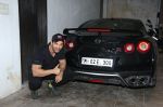John Abraham snapped with his new car on 31st Dec 2016 (2)_5868e3cf05970.jpg