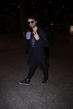 Ashmit Patel snapped at airport on 1st Jan 2016 (57)_5869f6bd16e50.JPG