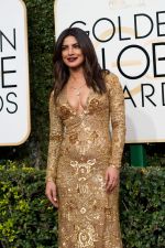 Priyanka Chopra at 74th Golden Globe Awards on 8th Jan 2017 (11)_58735541acd77.jpg