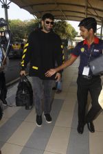 Aditya Roy Kapoor snapped at airport on 9th Jan 2017 (17)_5874801150381.JPG