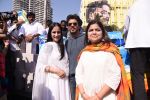 Shah Rukh Khan and Poonam Mahajan launch Rouble Nagi_s Bandra Sculpture on 10th Jan 2017 (46)_5876089880ea9.JPG