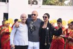 Deepika Padukone greets Vin Diesel who arrived in India on 11th Jan 2017(61)_58774aa8d9f22.JPG