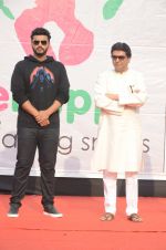 Arjun Kapoor, Raj Thackeray at Be Happy event in Mumbai on 14th Jan 2017 (56)_587b686ab30b5.JPG