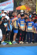 Rahul Bose at Mumbai Marathon Event in Mumbai on 15th Jan 2017 (111)_587b6b1225e84.JPG