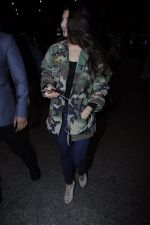 Jacqueline Fernandez snapped at the airport on 17th Jan 2017 (21)_588081e1a3749.JPG