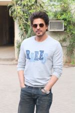 Shah Rukh Khan promotes Raees on 17th Jan 2017 (5)_588057faeea7f.jpg