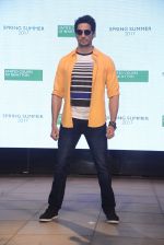 Sidharth Malhotra at Benetton show on 18th Jan 2017 (28)_58808e4853860.JPG