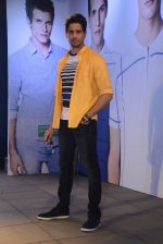Sidharth Malhotra at Benetton show on 18th Jan 2017 (42)_58808e518b47d.JPG