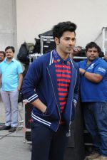 Varun Dhawan snapped at mehboob studio on 19th Jan 2017 (25)_5881c15eec732.jpg