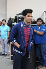 Varun Dhawan snapped at mehboob studio on 19th Jan 2017 (29)_5881c16115cd5.jpg