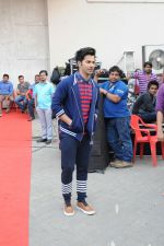 Varun Dhawan snapped at mehboob studio on 19th Jan 2017 (30)_5881c16195836.jpg