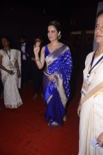 Kangana Ranaut on the red carpet of Umang show on 21st Jan 2017 (2)_58845aac4a928.jpg