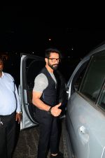 Shahid Kapoor snapped with director bosco (3)_5885ab50a4987.jpg
